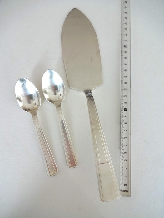 Cake server with spoon pair