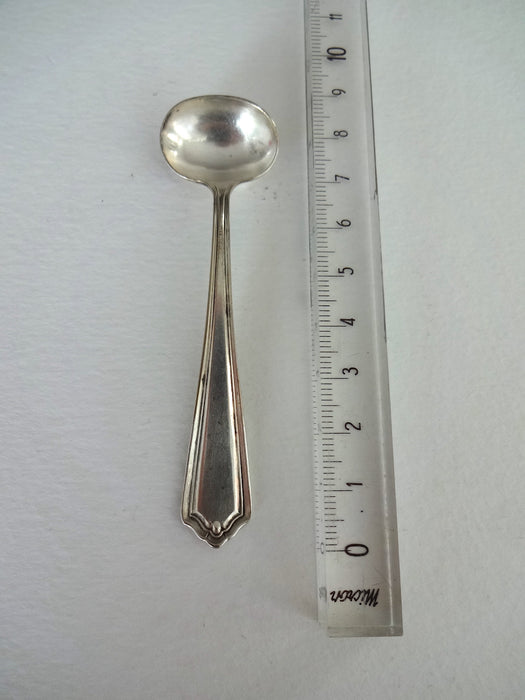 Salt spoon (very small)