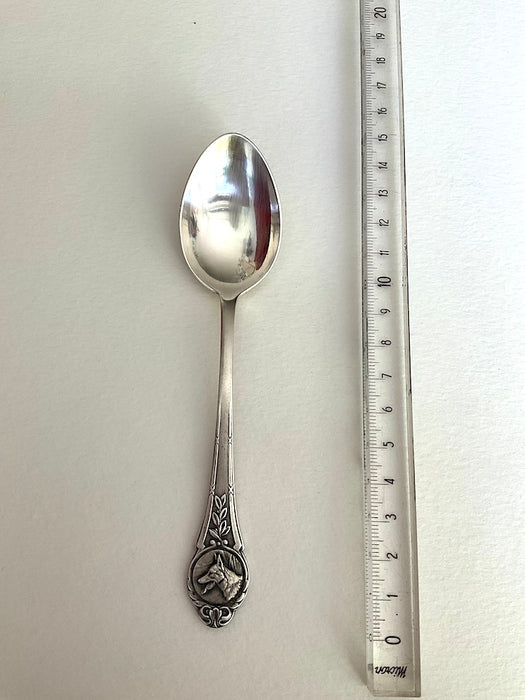 Spoon with German shepherd