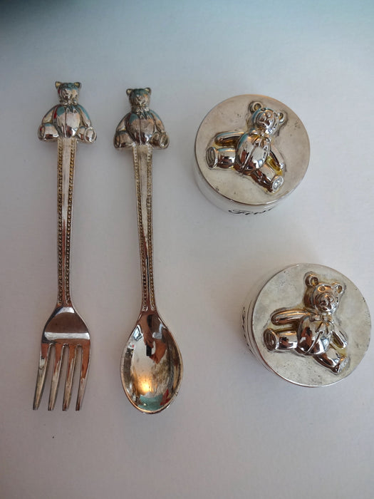 Set with teddy bear spoon+fork and two little tins for first tooth and the first curl