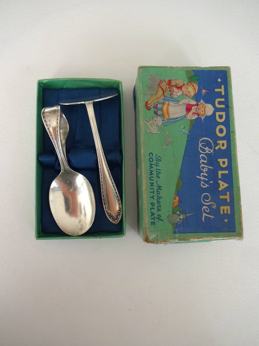 Baby set (with "food pusher") in original box