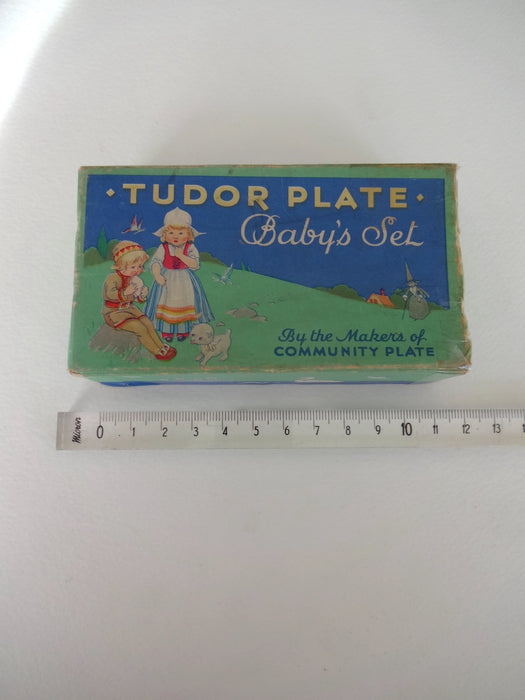 Baby set (with "food pusher") in original box