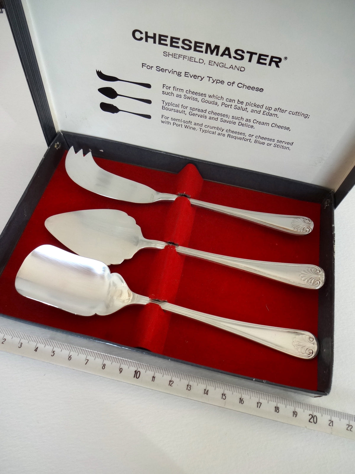 Cheese serving set in original box– The Loving Spoon