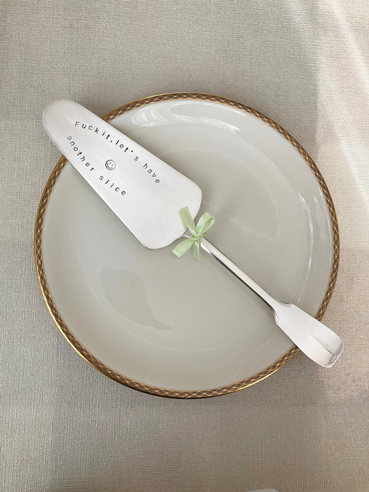 Cake servers with different texts