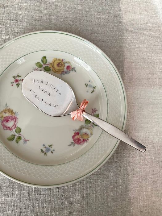 Cake servers with different texts