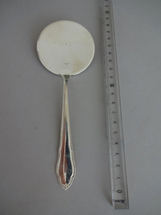 Cake server (small and round and cute)