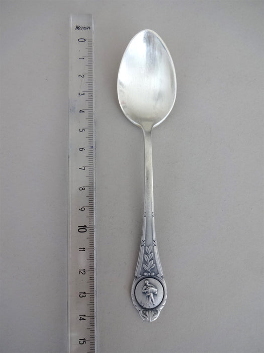 Spoon with accordeonist on handle