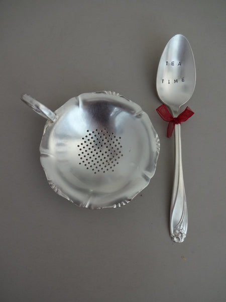 Tea strainer with spoon