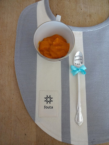 .Baby gift set: baby spoon with fouta baby bib