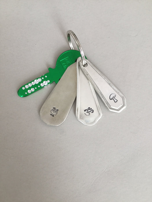 Handle key ring with symbol of choice
